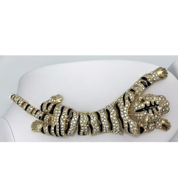 Stunning Gold and Black Tiger Shoulder Brooch - Picture 6 of 6